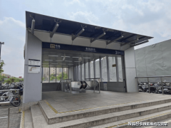 还有经纬汇、聚丰购物广场、上坤城市广场、山